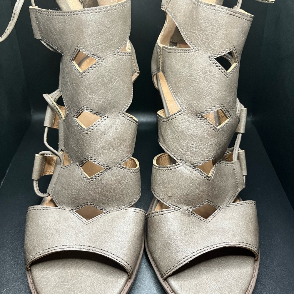 Women's Tan Gladiator Sandals